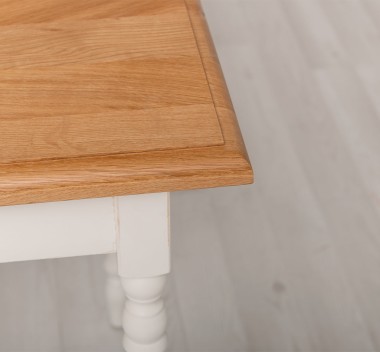 Table with oak top and turned legs, dim. 120x70x78