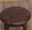 Round chair with turned legs