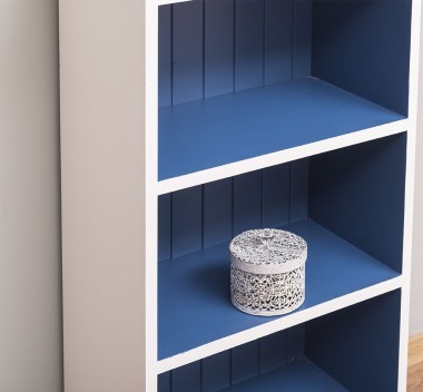 Shelf with 3 shelves