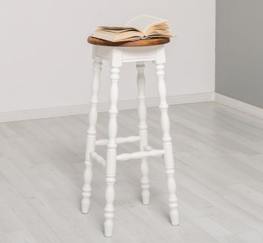 Bar stool with turned legs